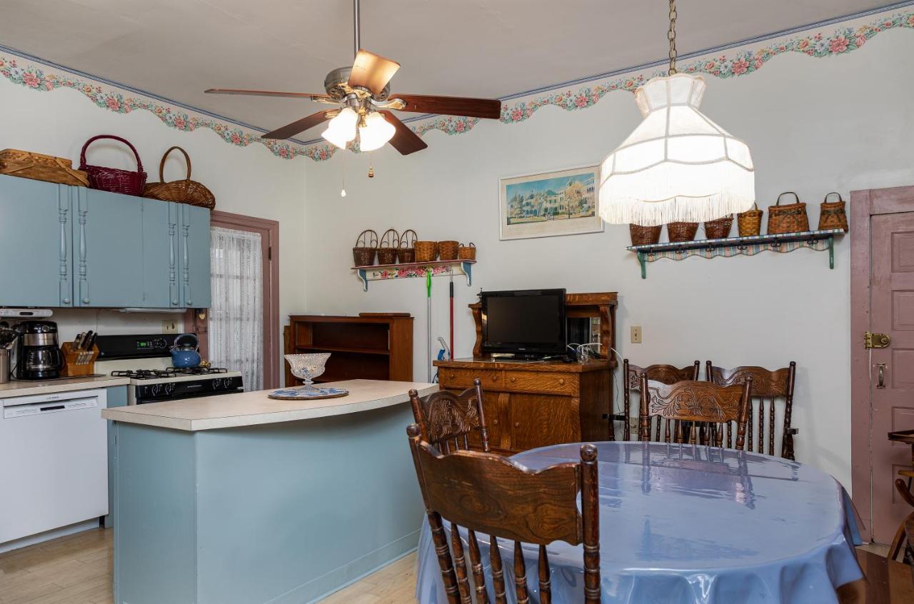 Antoinette's Apartments&Suites Cape May Extérieur photo