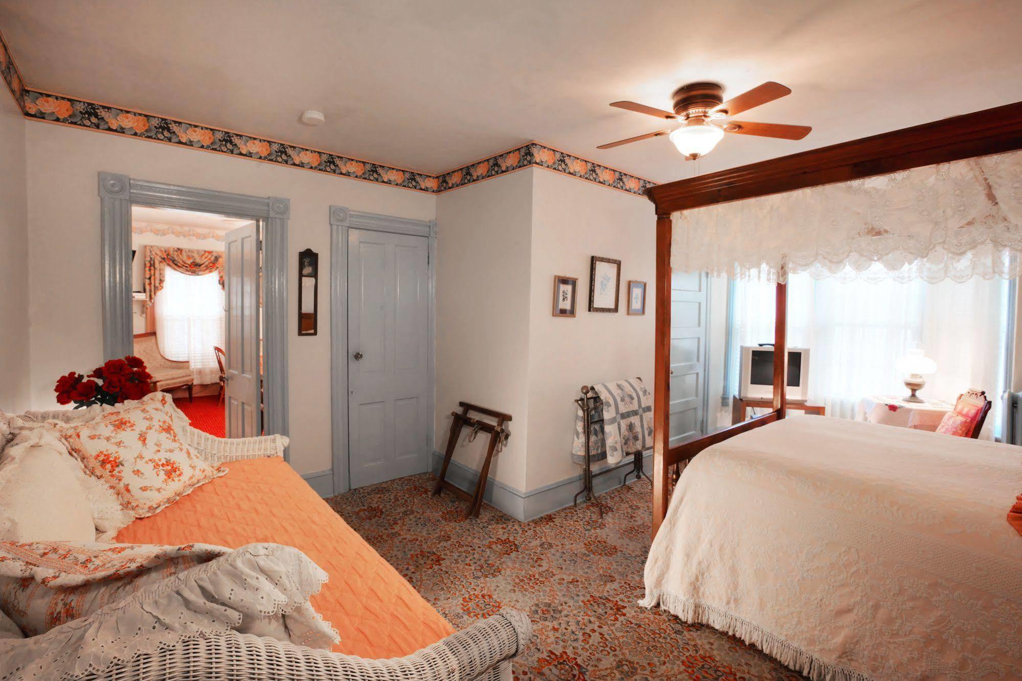 Antoinette's Apartments&Suites Cape May Extérieur photo